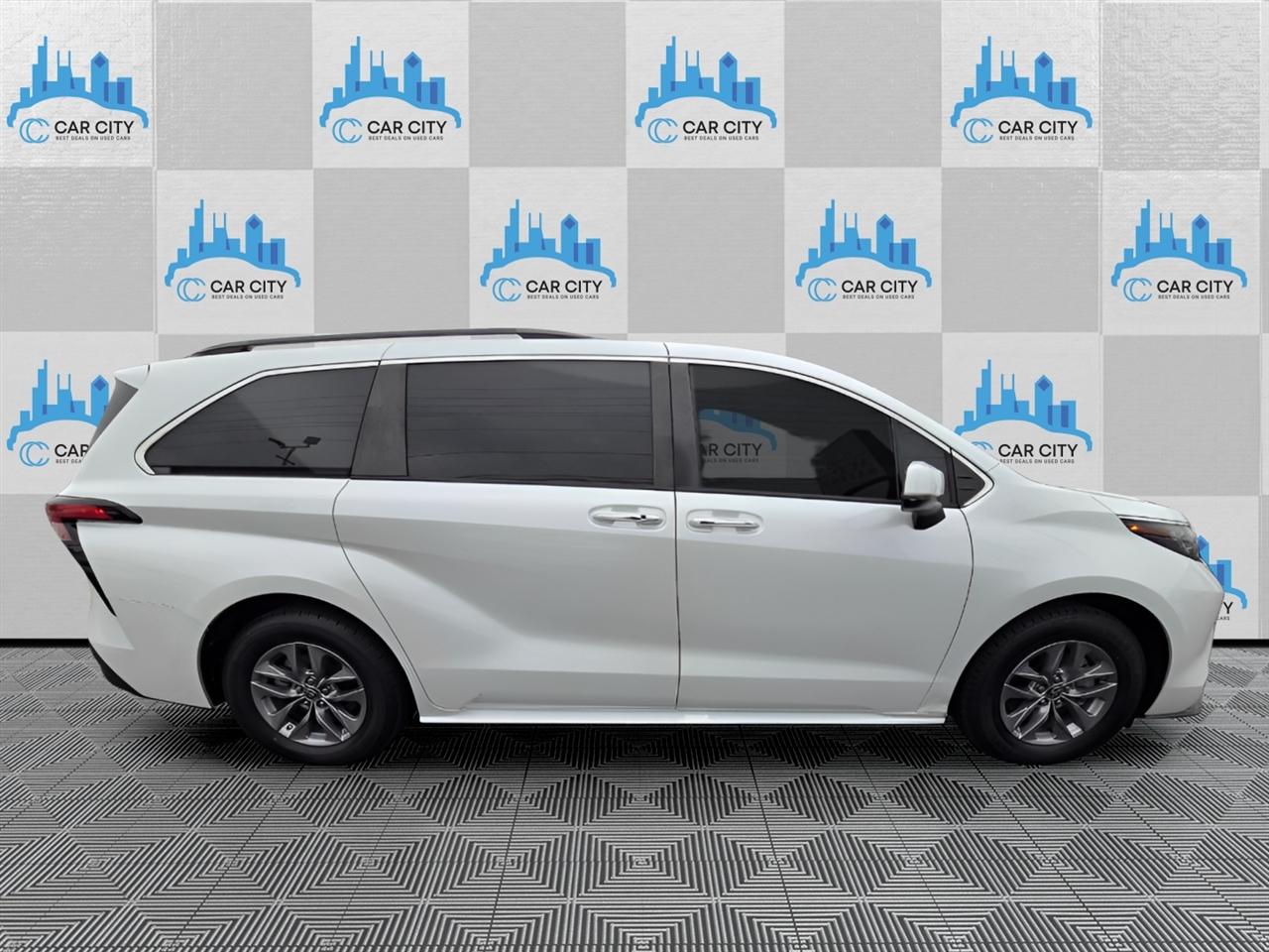 Toyota Sienna XLE 7-Passenger 2022