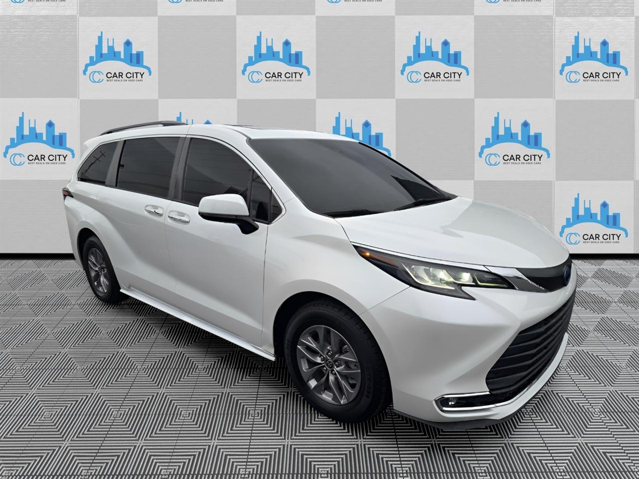 Toyota Sienna XLE 7-Passenger 2022