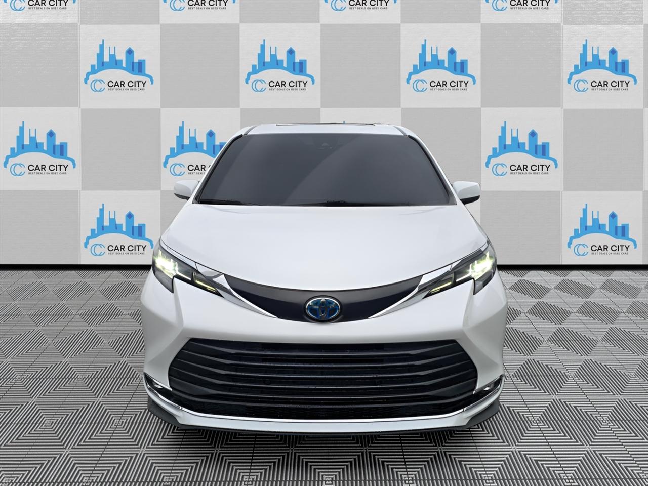 Toyota Sienna XLE 7-Passenger 2022