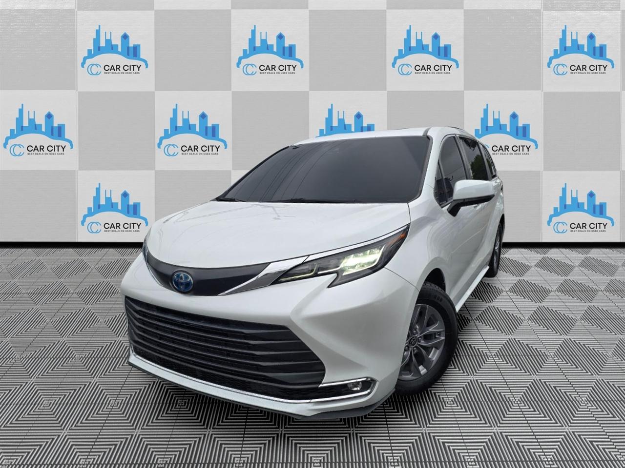 Toyota Sienna XLE 7-Passenger 2022
