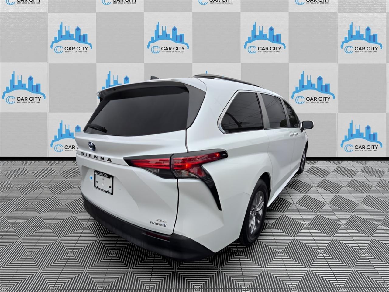Toyota Sienna XLE 7-Passenger 2022