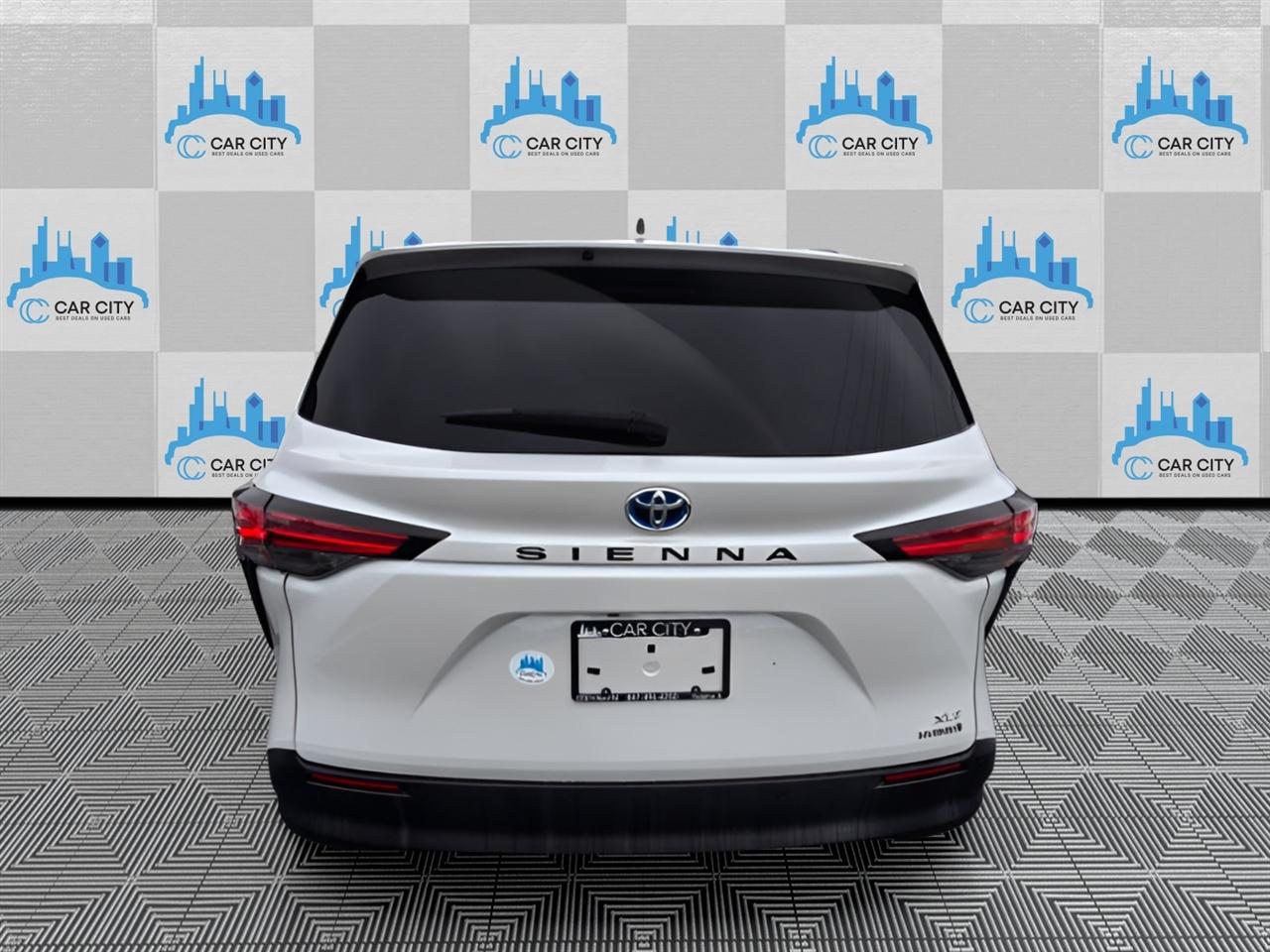 Toyota Sienna XLE 7-Passenger 2022