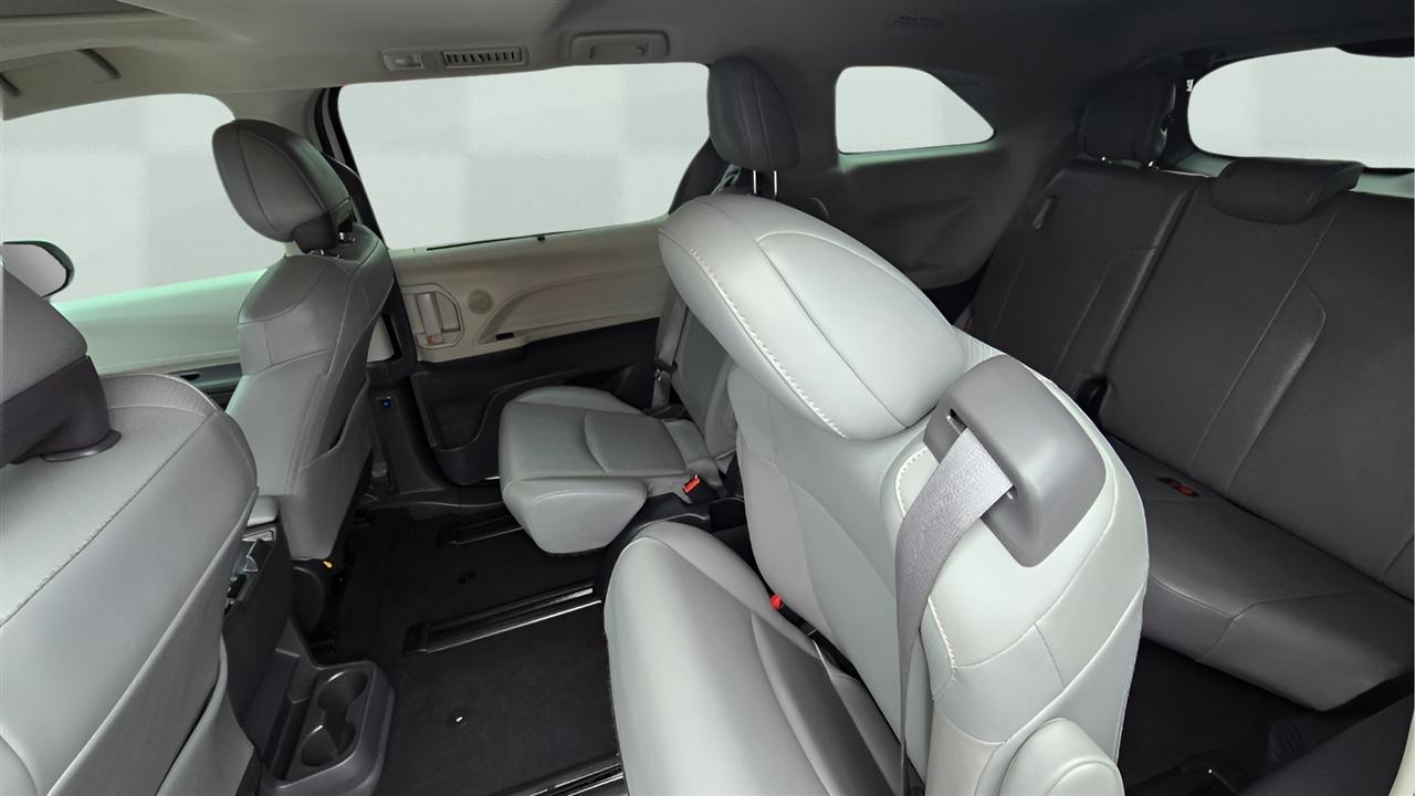 Toyota Sienna XLE 7-Passenger 2022