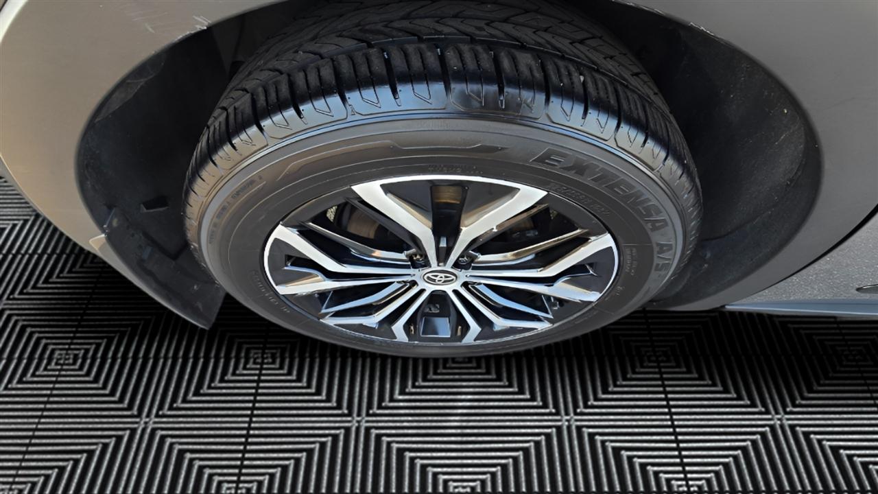 Toyota Crown Limited AWD (Natl) 2024
