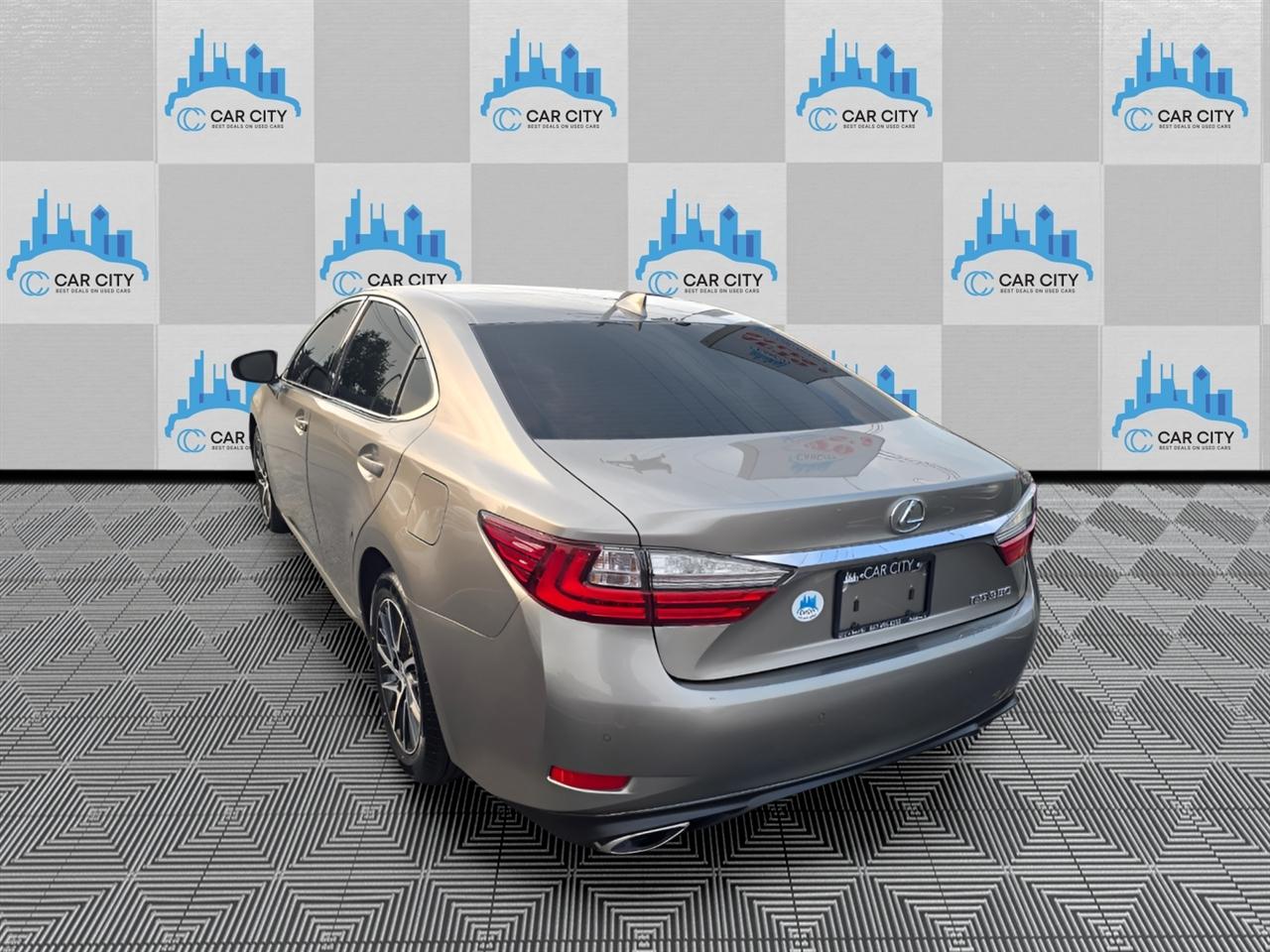 Lexus ES 350 Sedan 2017