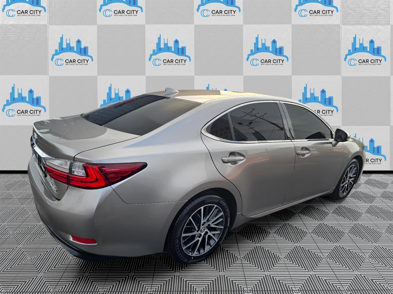 Lexus ES 350 Sedan 2017