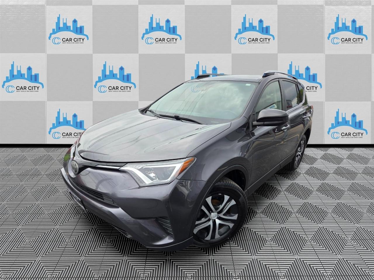 Toyota RAV4 LE AWD 2017