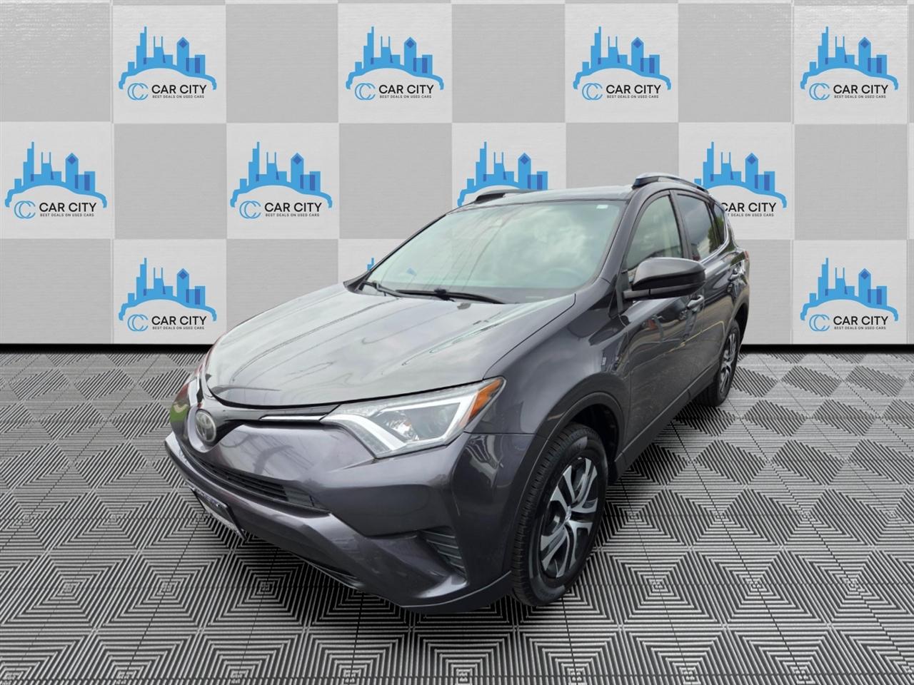 Toyota RAV4 LE AWD 2017