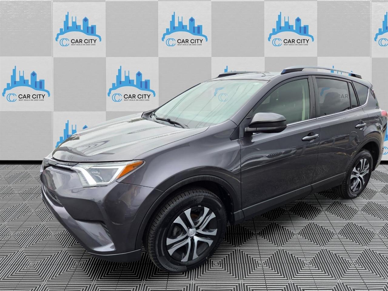 Toyota RAV4 LE AWD 2017