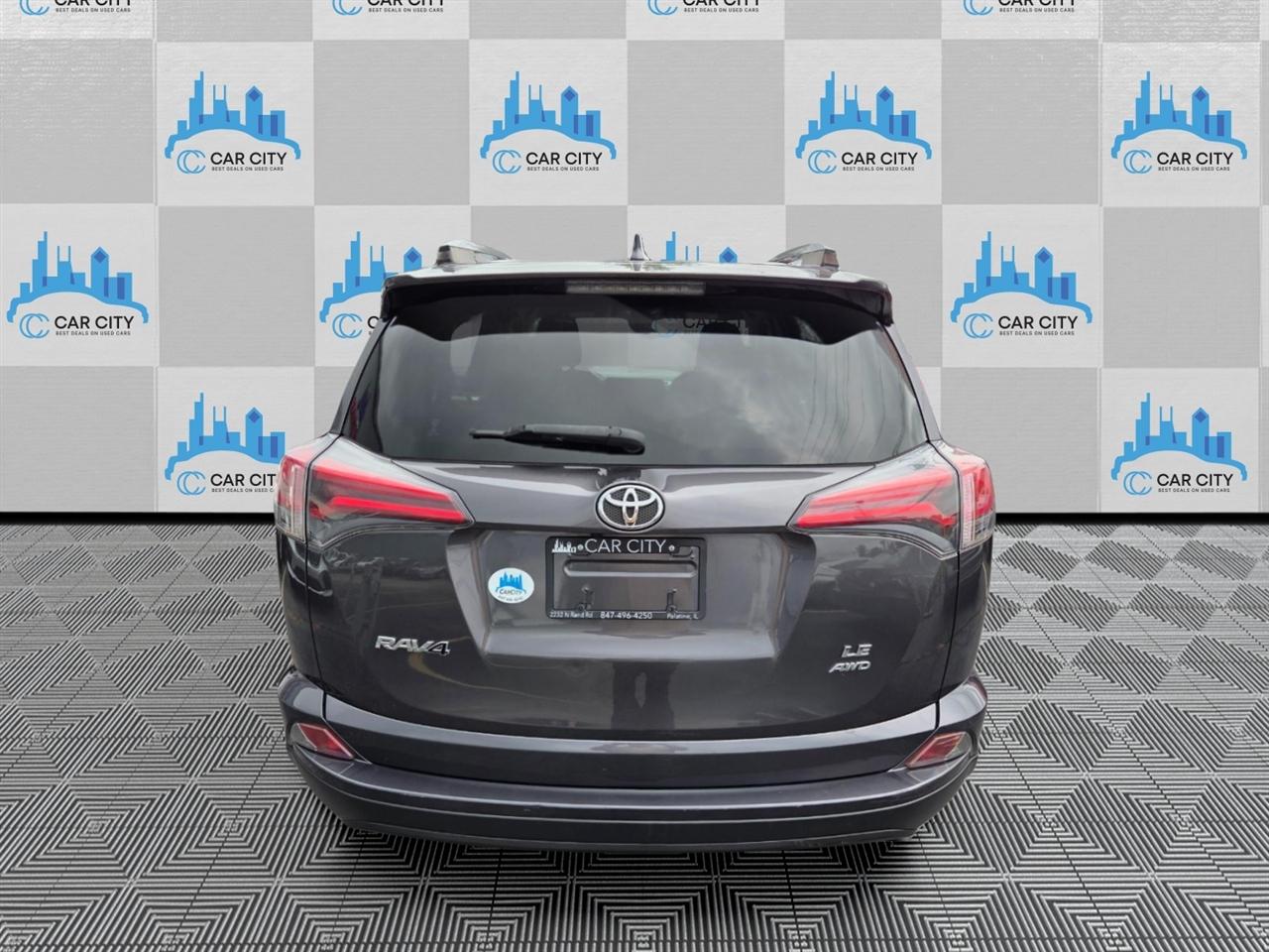 Toyota RAV4 LE AWD 2017