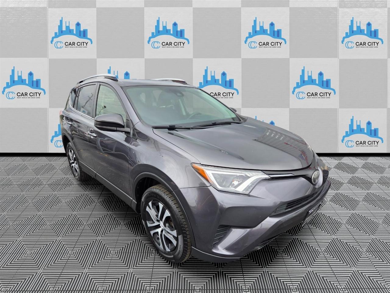 Toyota RAV4 LE AWD 2017