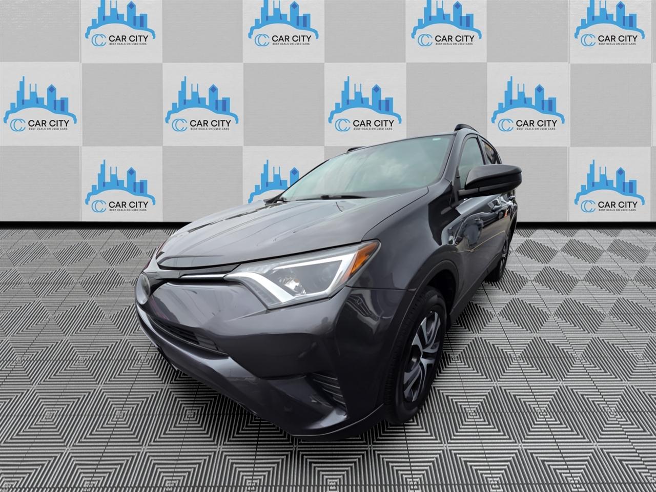 Toyota RAV4 LE AWD 2017