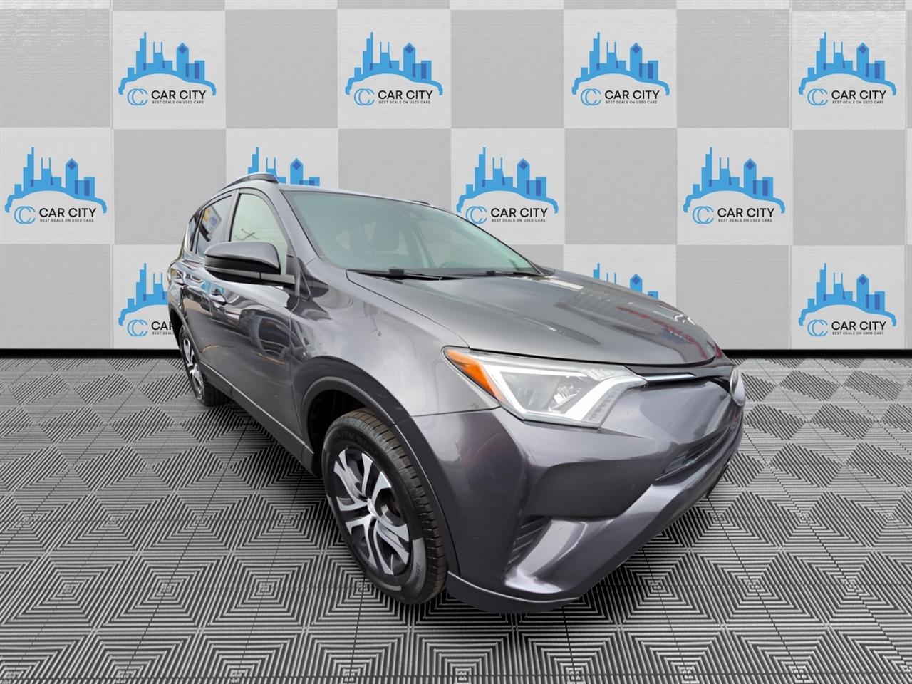 Toyota RAV4 LE AWD 2017