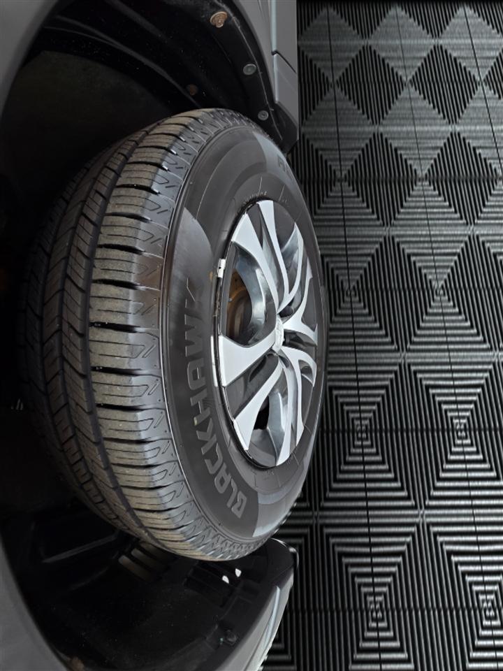 Toyota RAV4 LE AWD 2017