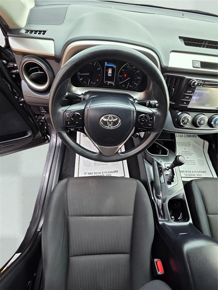 Toyota RAV4 LE AWD 2017