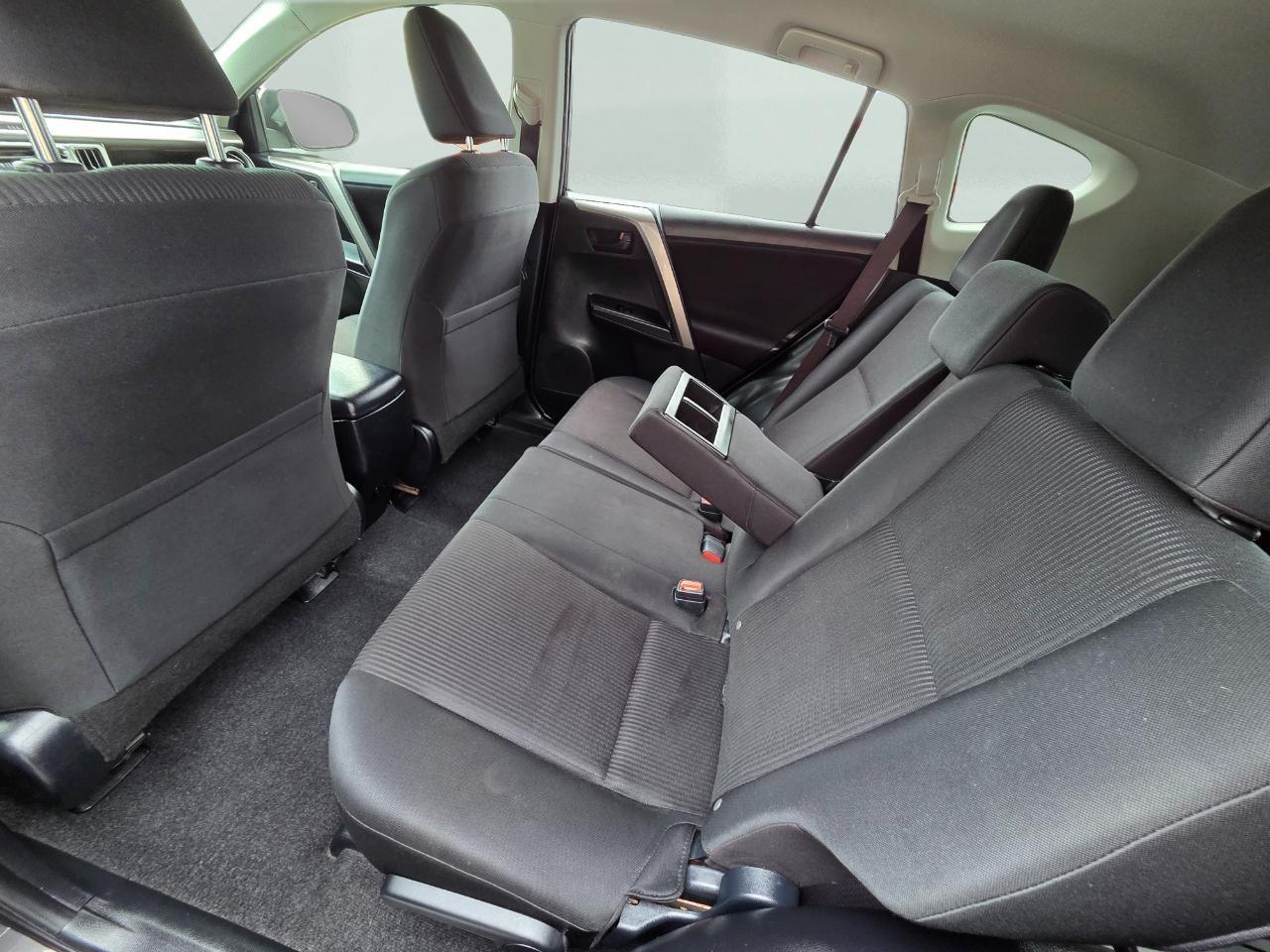 Toyota RAV4 LE AWD 2017