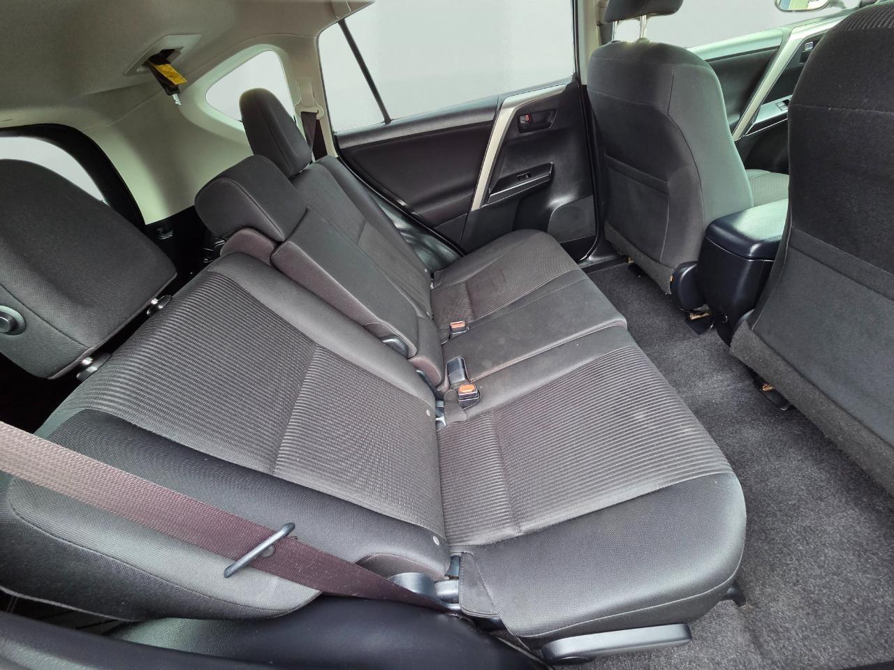 Toyota RAV4 LE AWD 2017