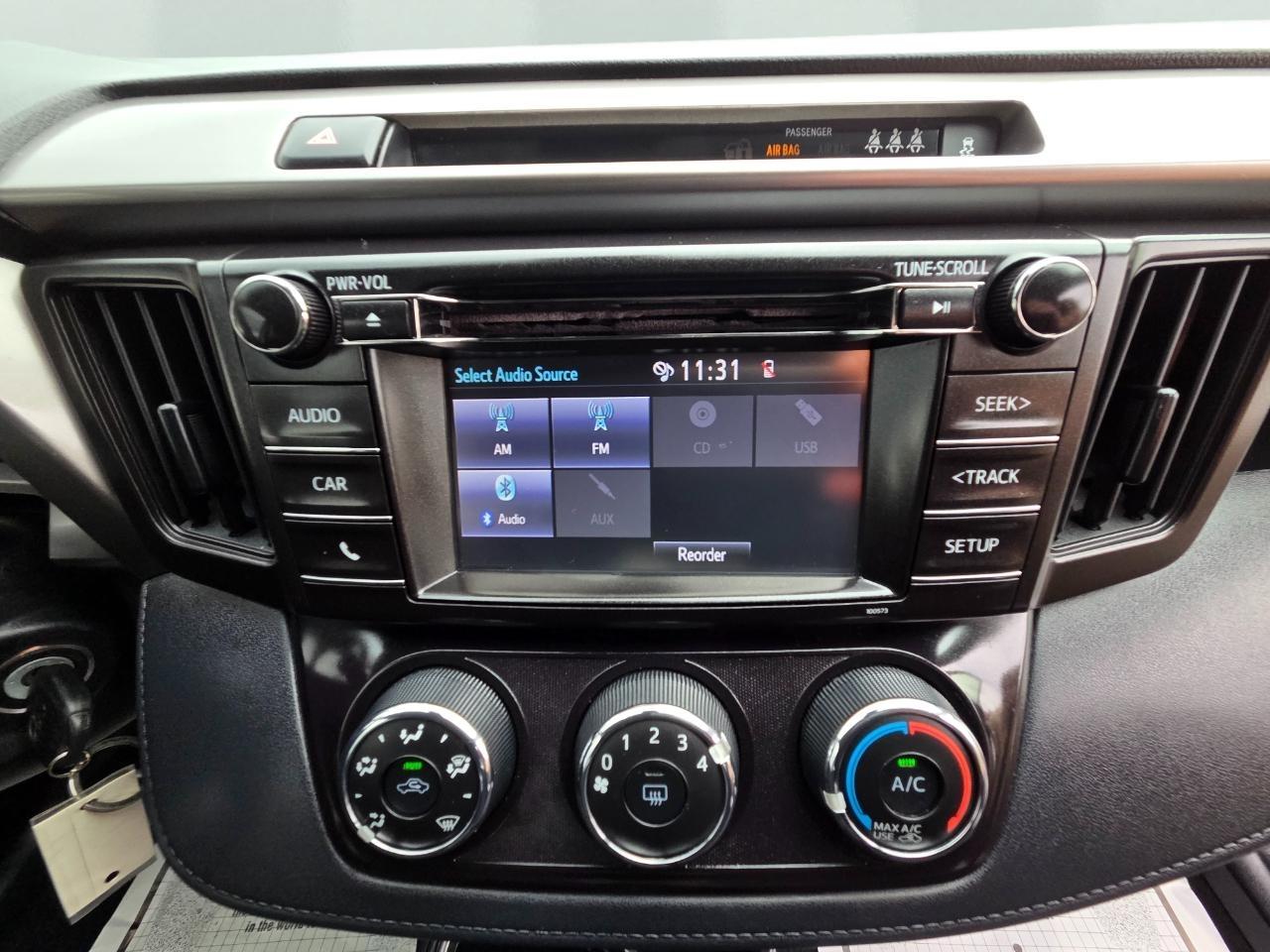 Toyota RAV4 LE AWD 2017