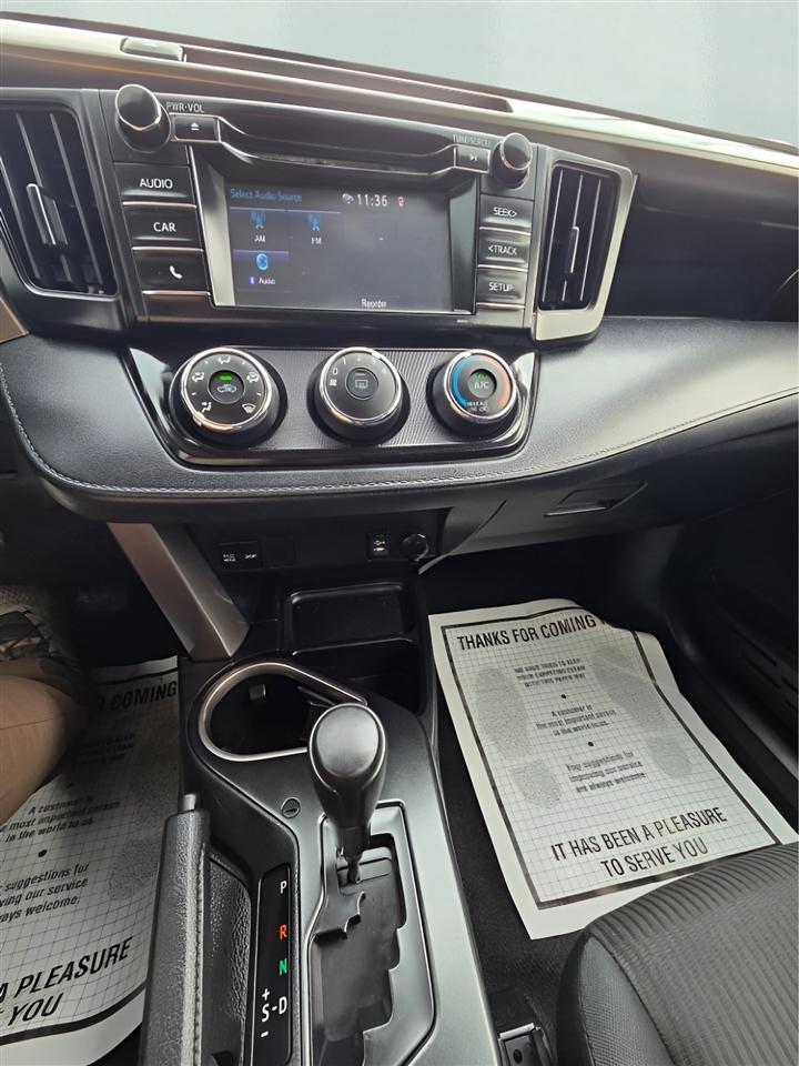 Toyota RAV4 LE AWD 2017