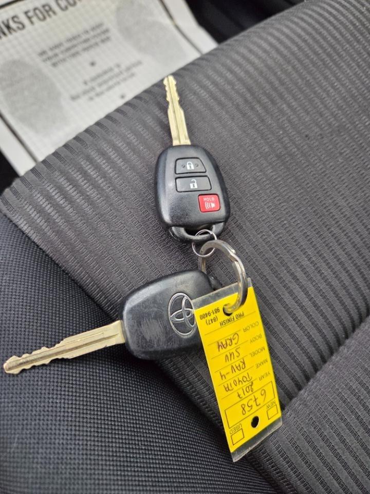 Toyota RAV4 LE AWD 2017