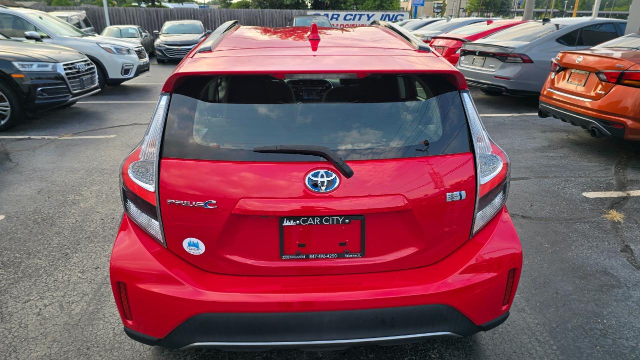 Toyota Prius c Four 2018