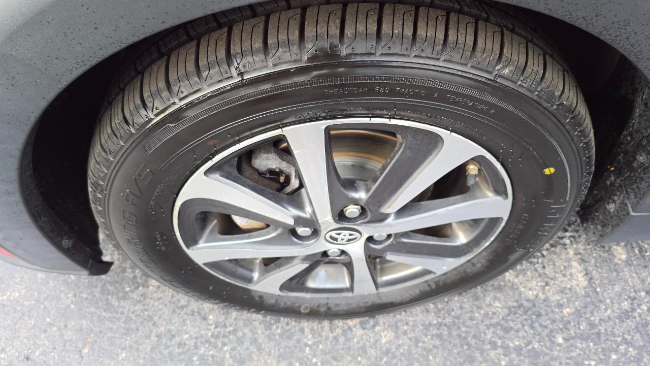 Toyota Prius c Four 2018