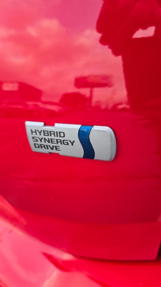 Toyota Prius c Four 2018