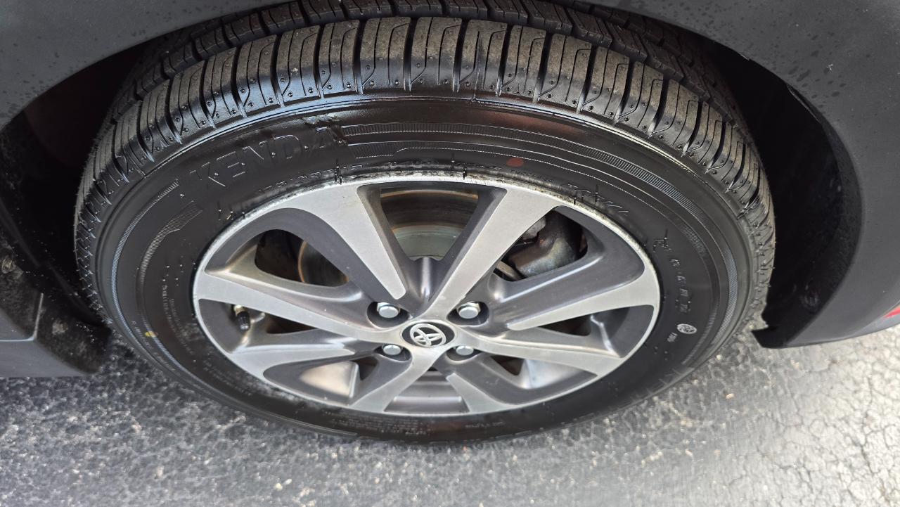 Toyota Prius c Four 2018