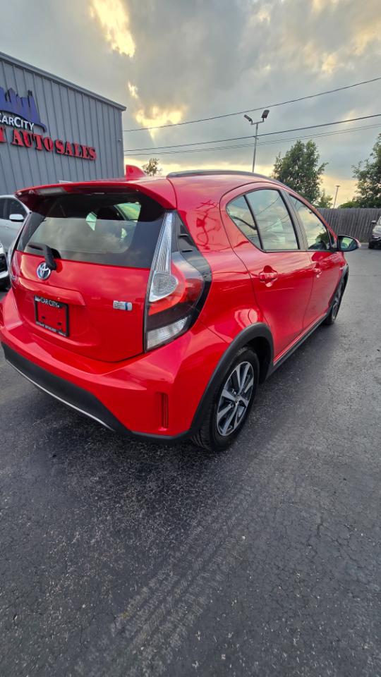 Toyota Prius c Four 2018