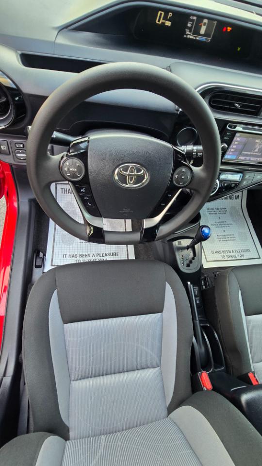 Toyota Prius c Four 2018