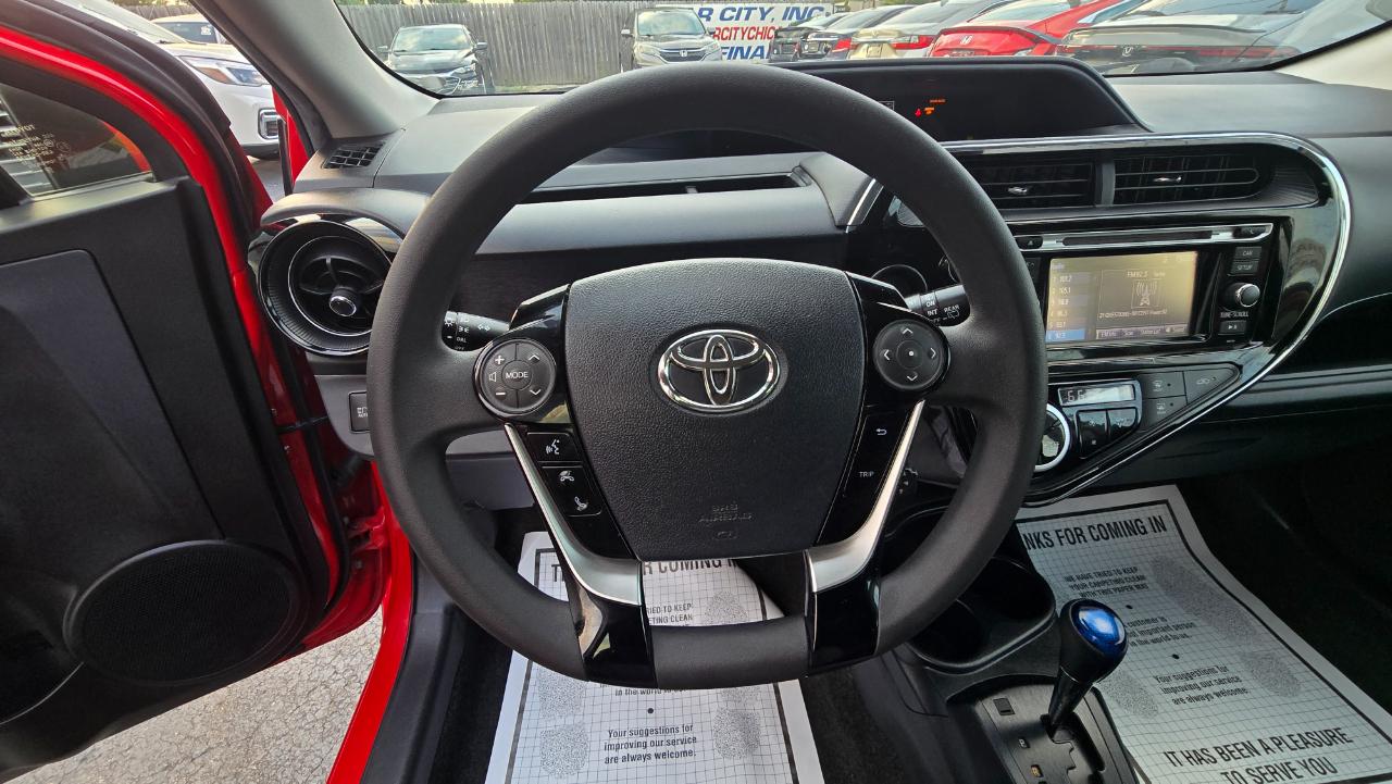 Toyota Prius c Four 2018