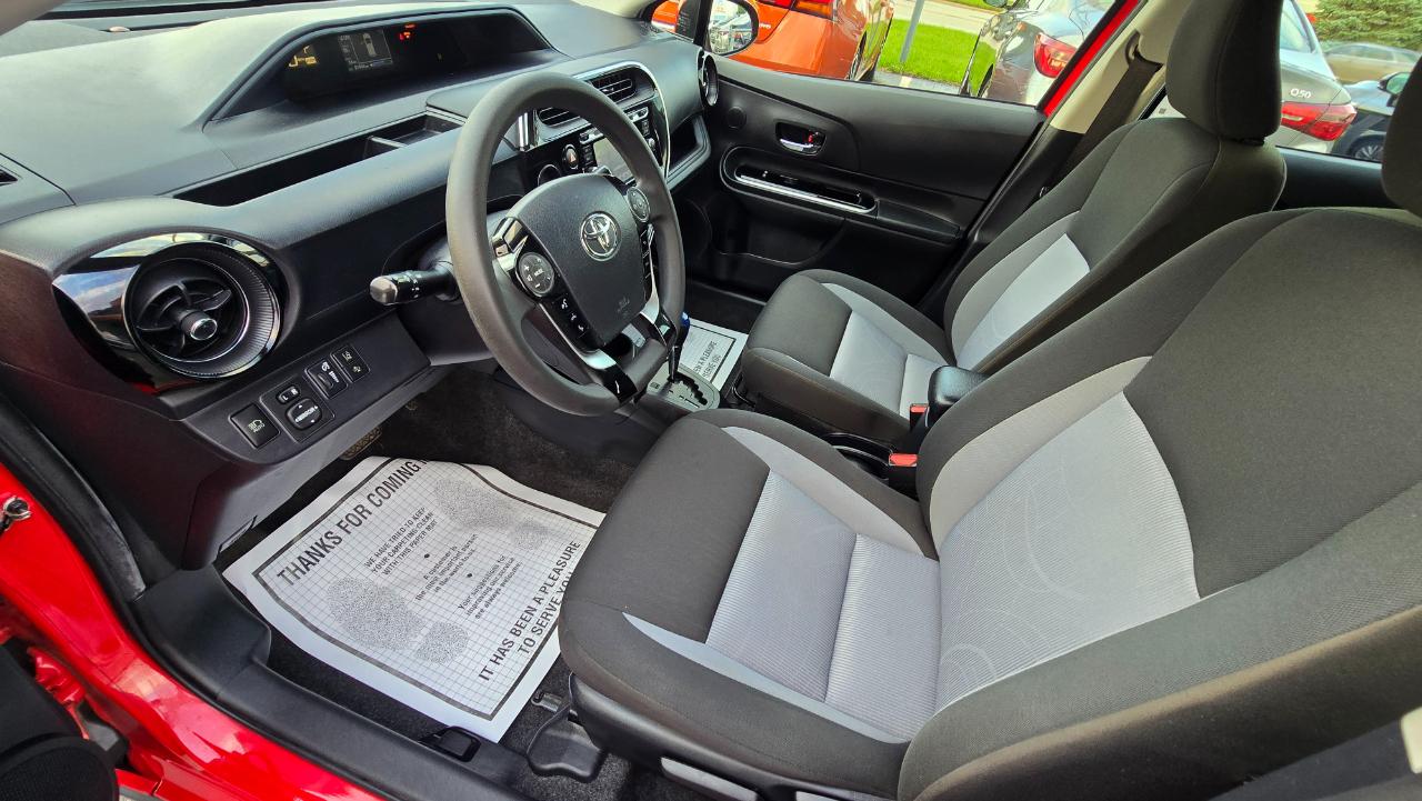 Toyota Prius c Four 2018