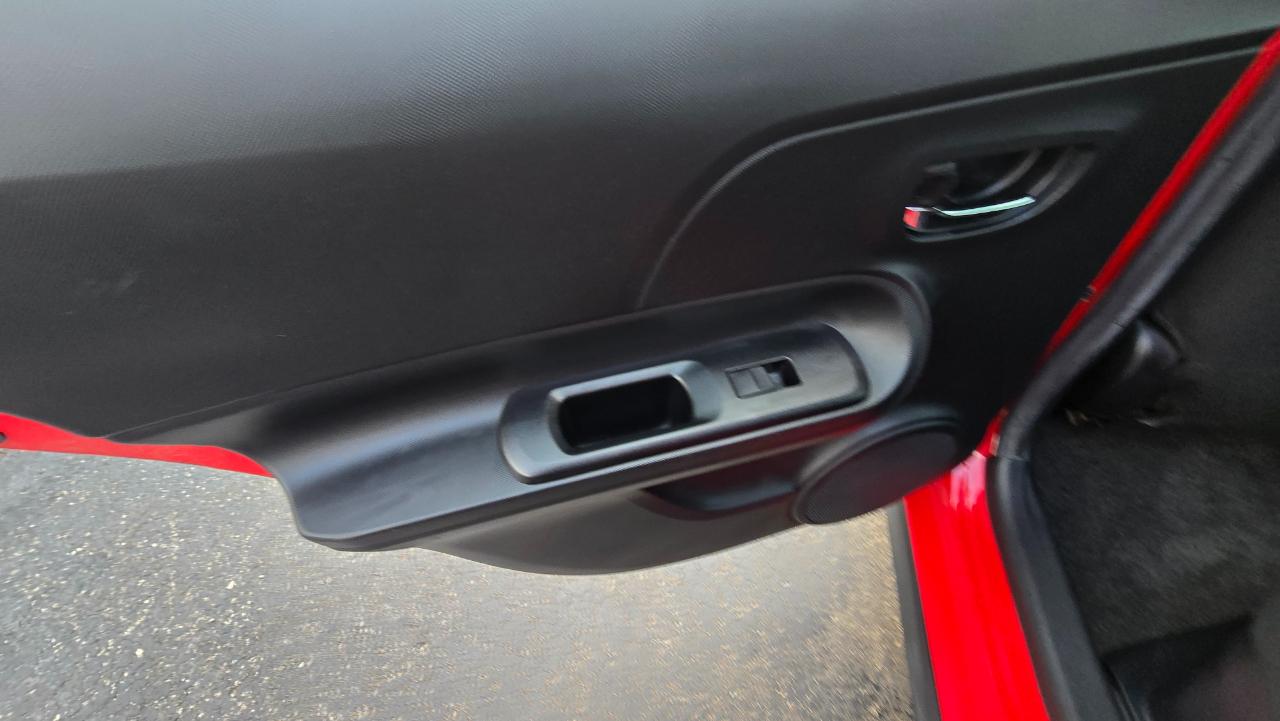 Toyota Prius c Four 2018