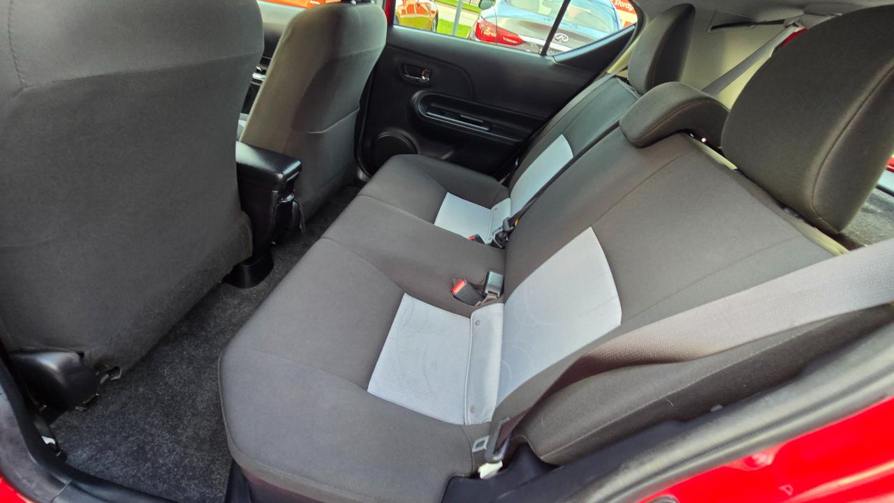Toyota Prius c Four 2018