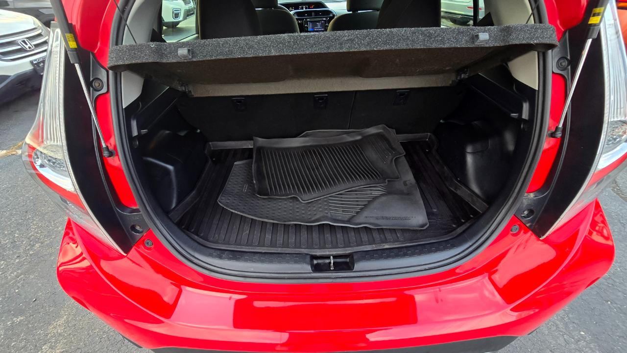 Toyota Prius c Four 2018