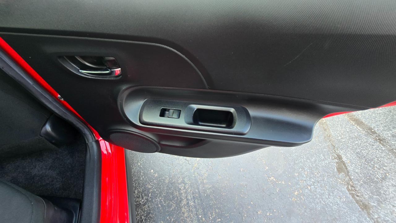 Toyota Prius c Four 2018