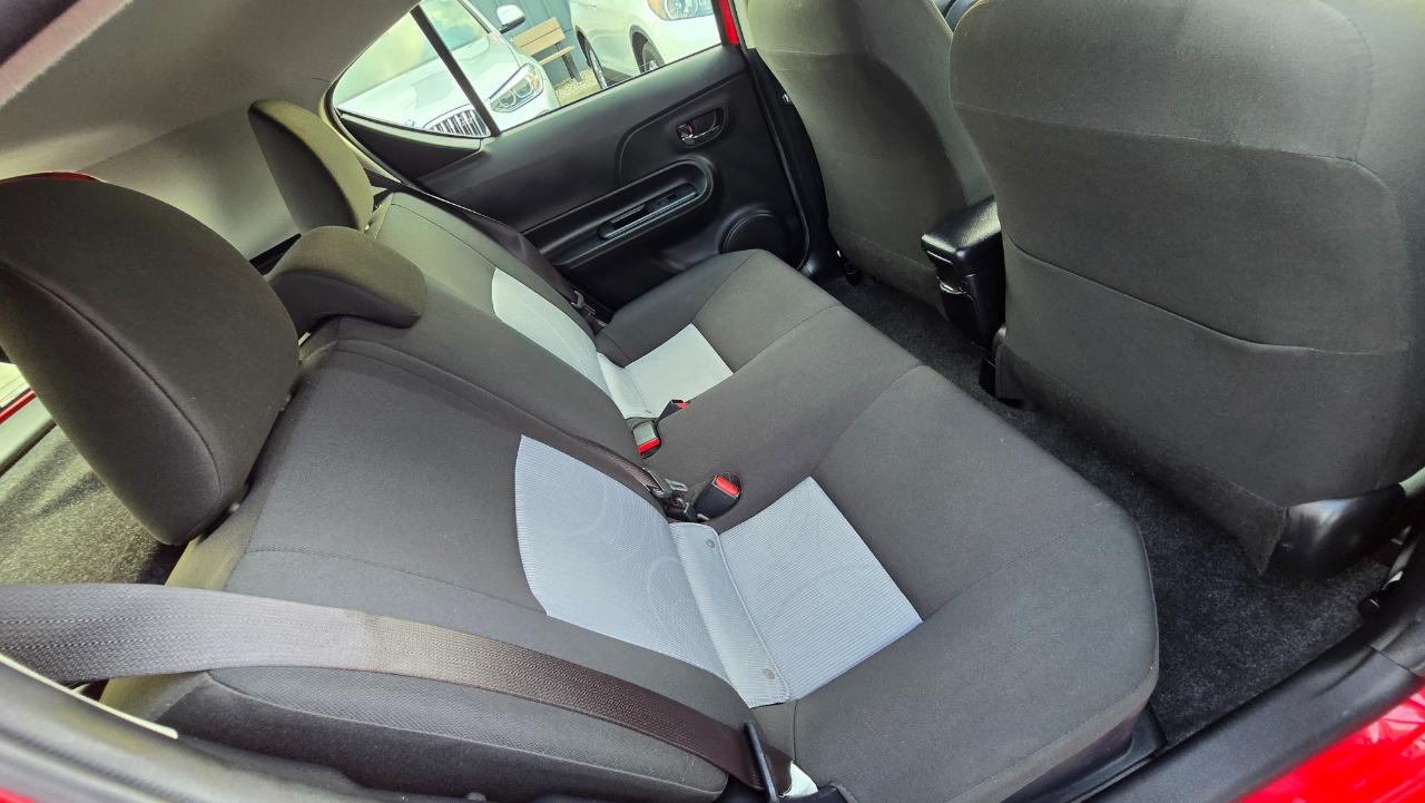 Toyota Prius c Four 2018