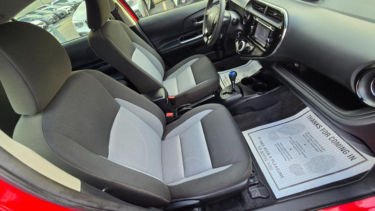 Toyota Prius c Four 2018
