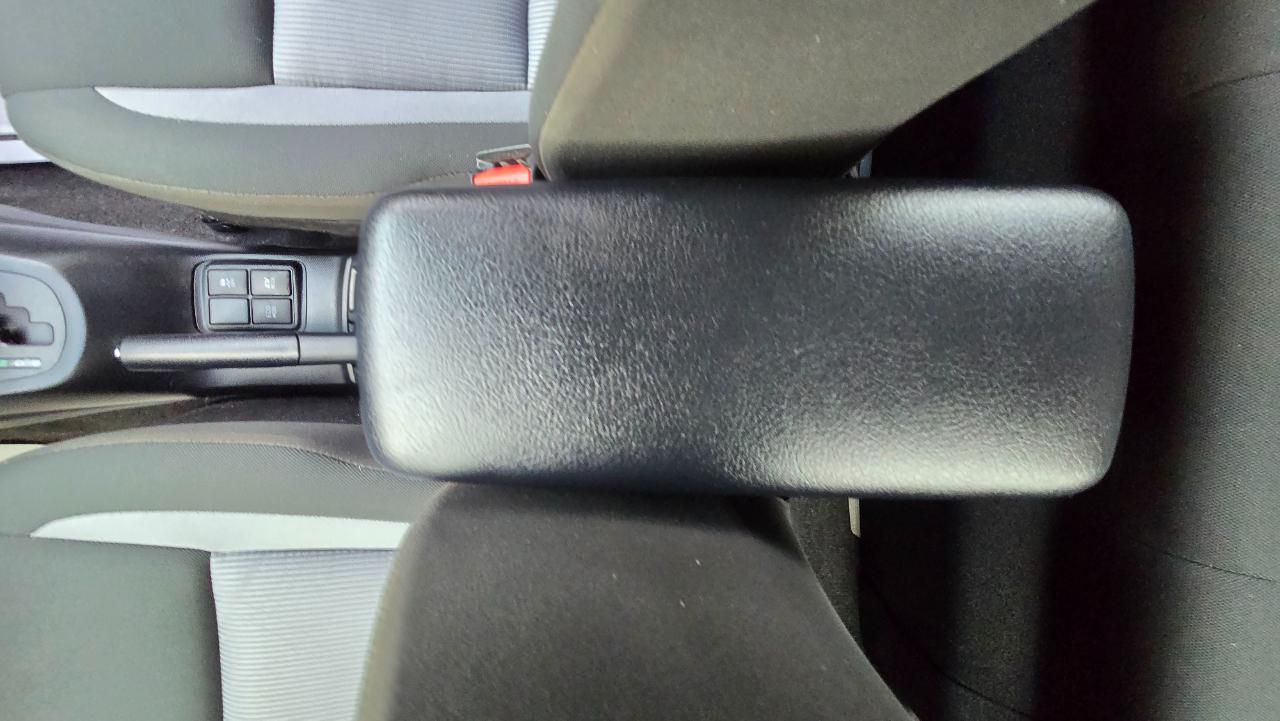 Toyota Prius c Four 2018