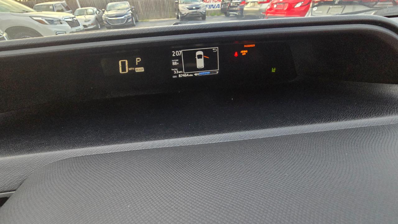 Toyota Prius c Four 2018
