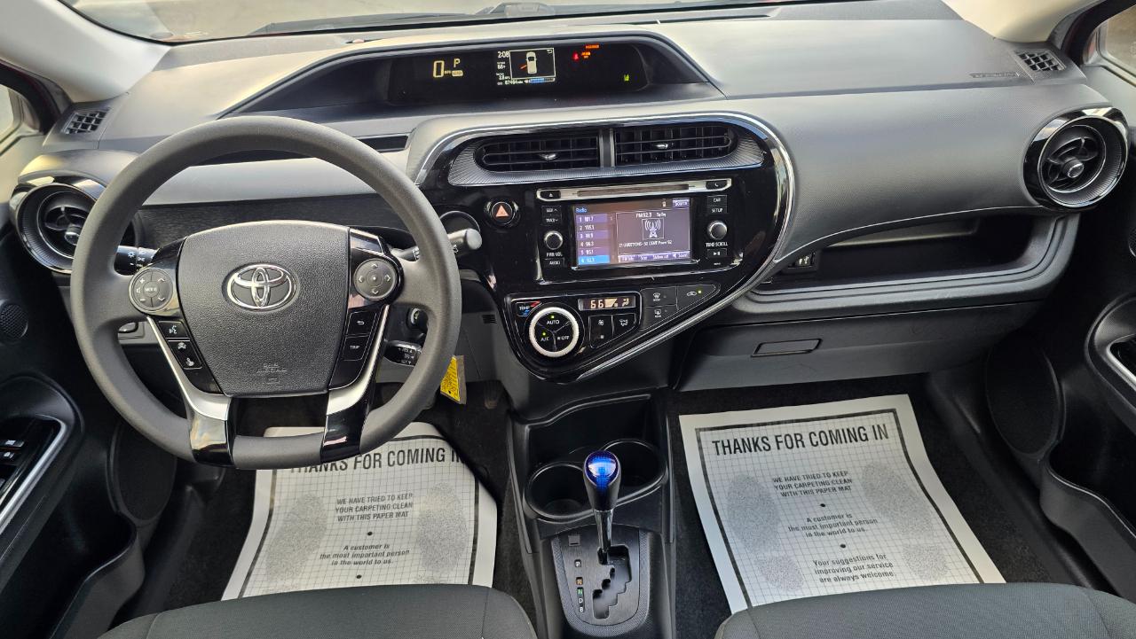 Toyota Prius c Four 2018