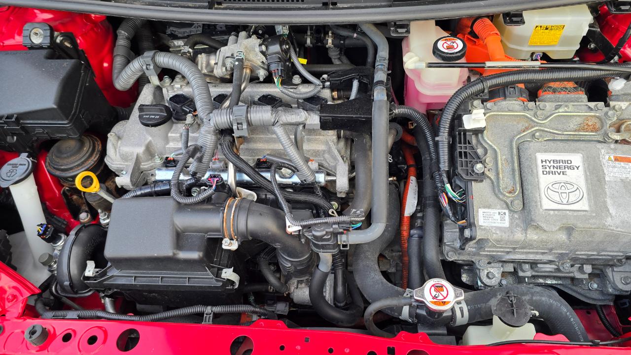 Toyota Prius c Four 2018