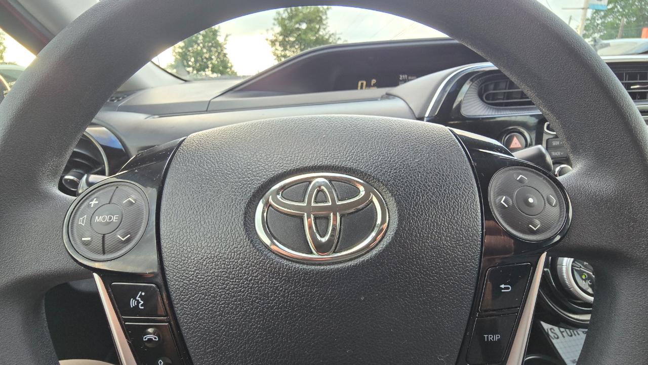 Toyota Prius c Four 2018