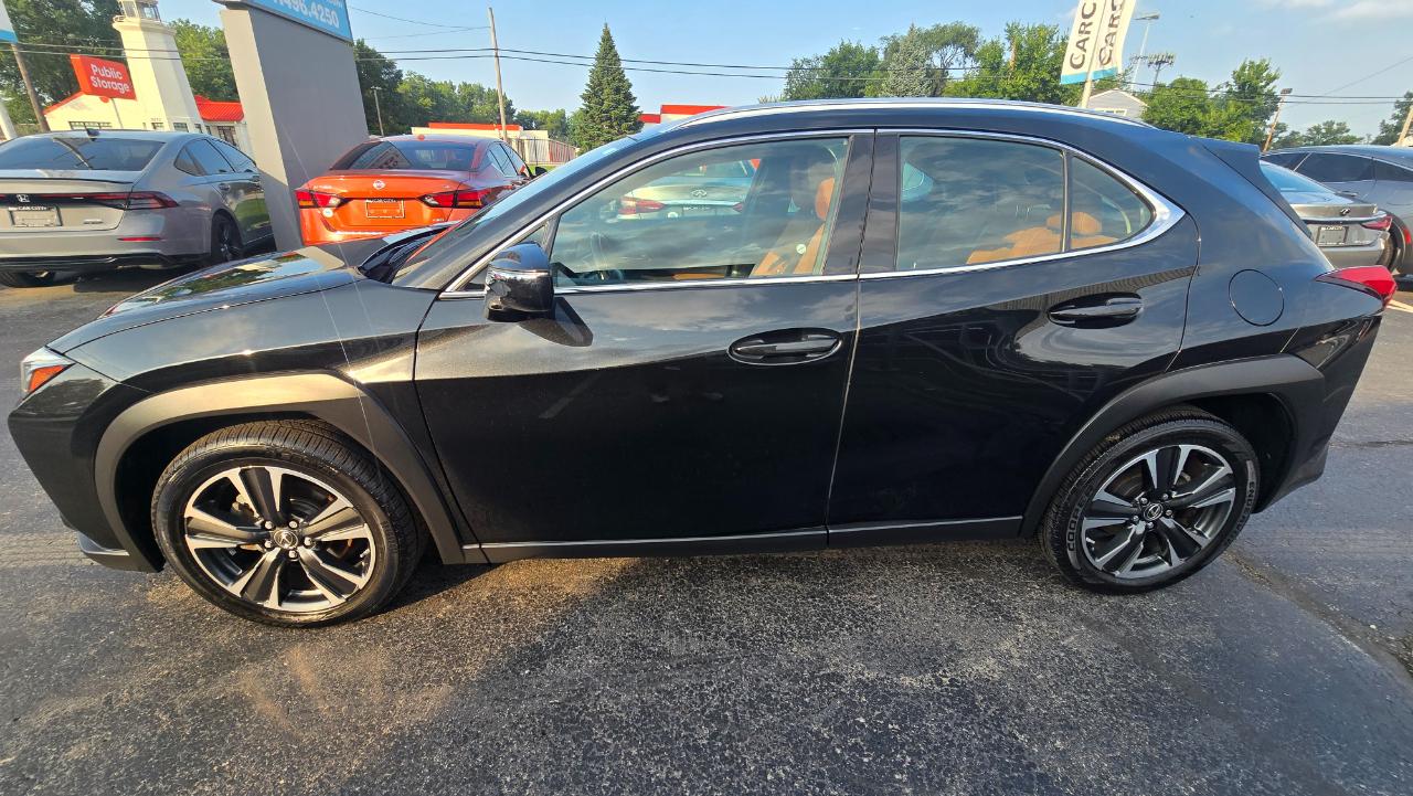 Lexus UX 200 Base 2019