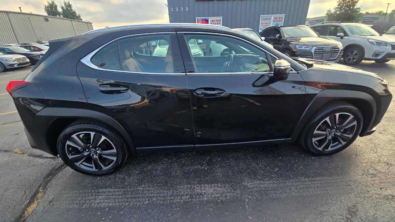 Lexus UX 200 Base 2019