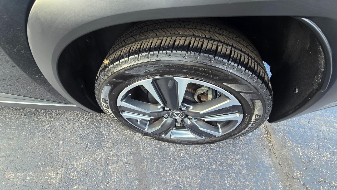 Lexus UX 200 Base 2019