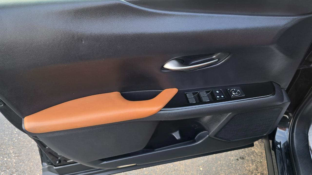 Lexus UX 200 Base 2019
