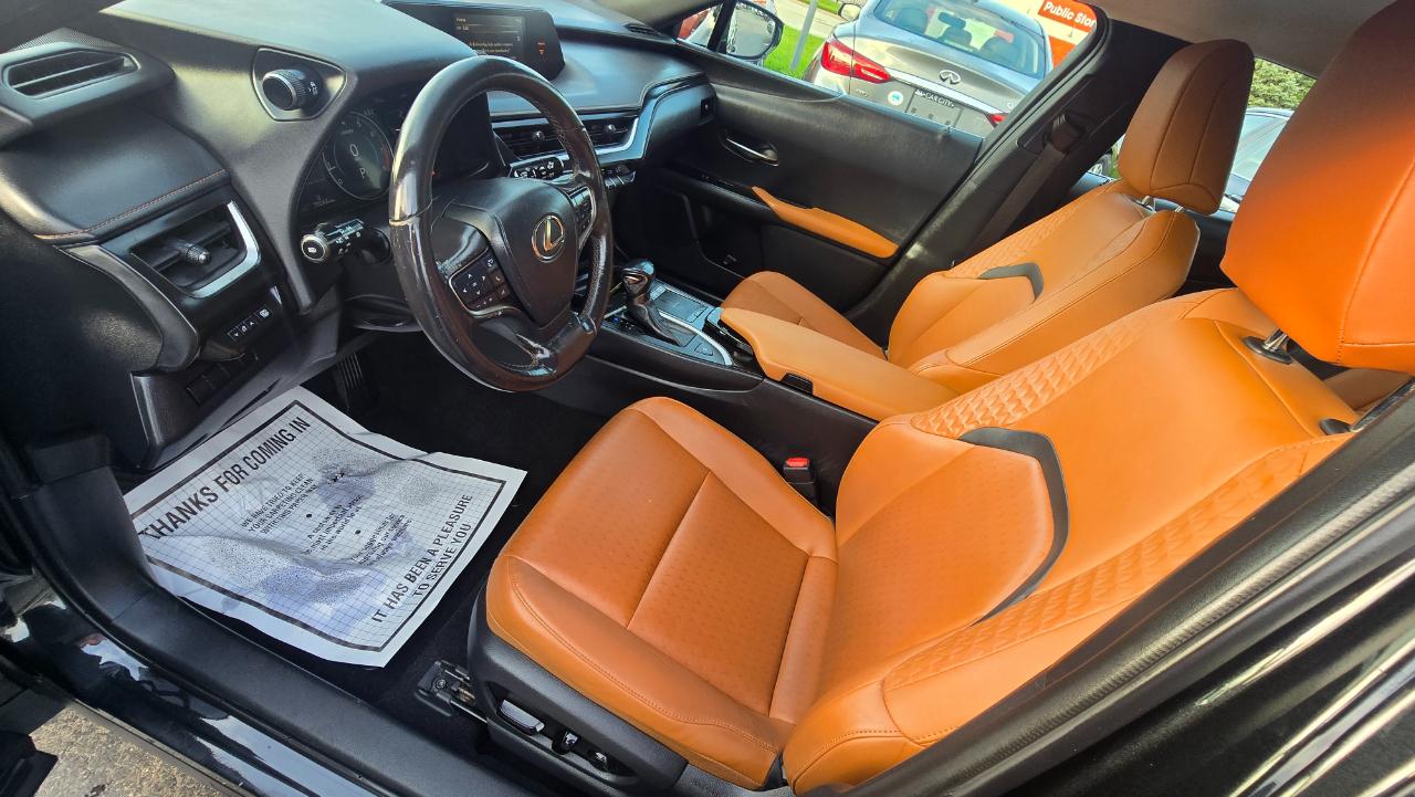 Lexus UX 200 Base 2019