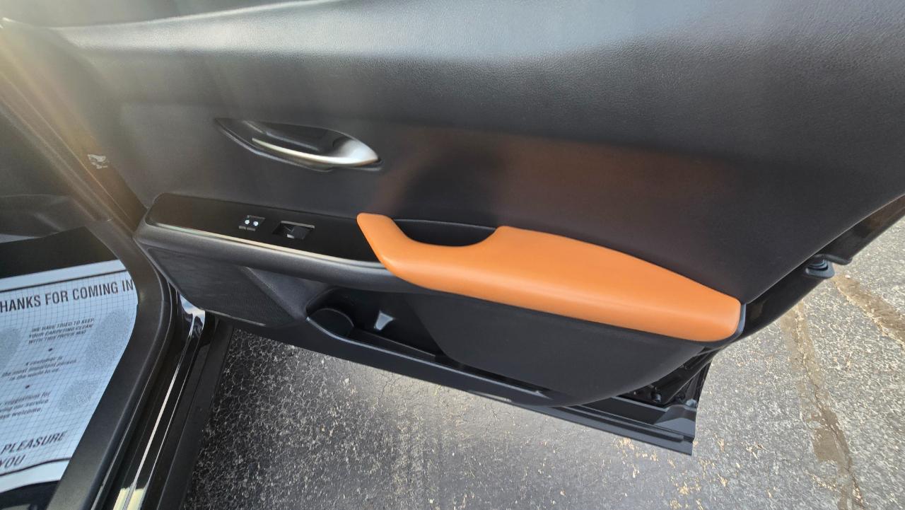 Lexus UX 200 Base 2019