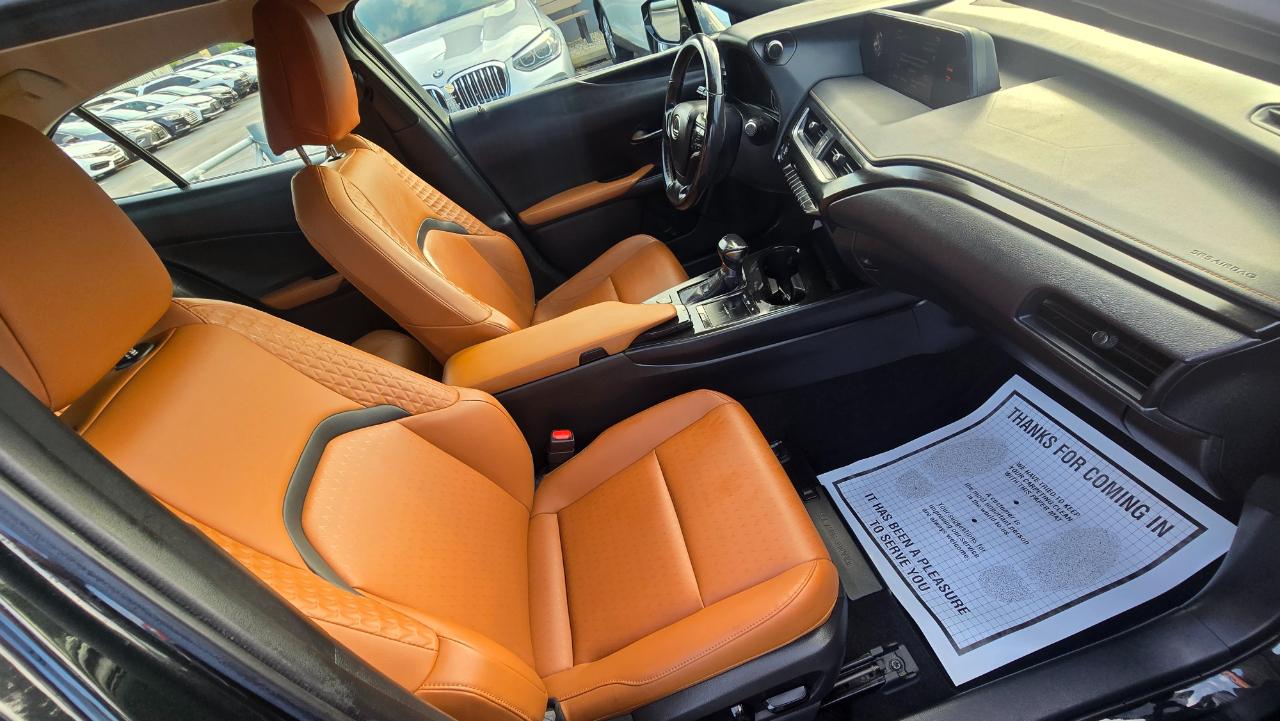 Lexus UX 200 Base 2019